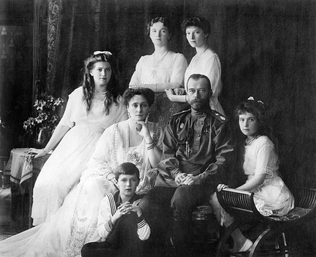 Дореволюционная фотография царской семьи.