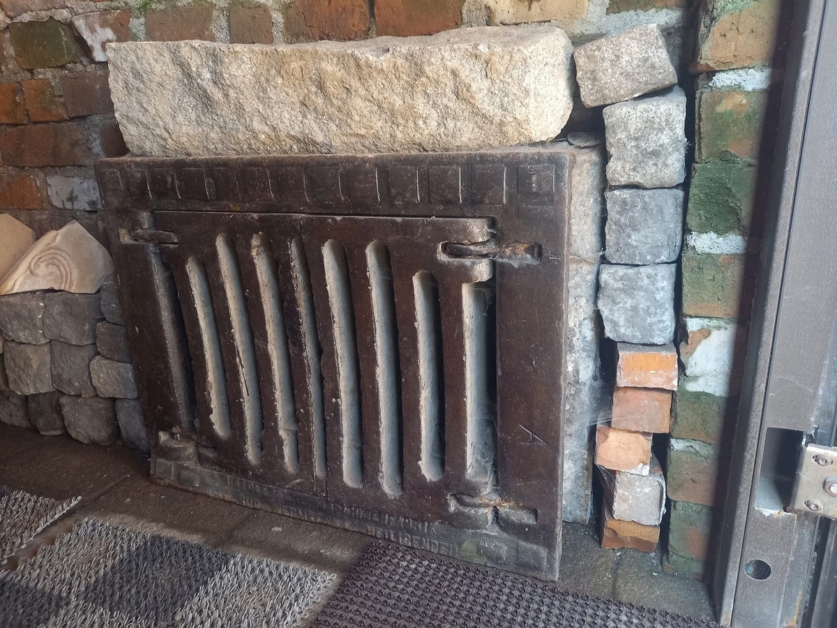 Чугунная решётка