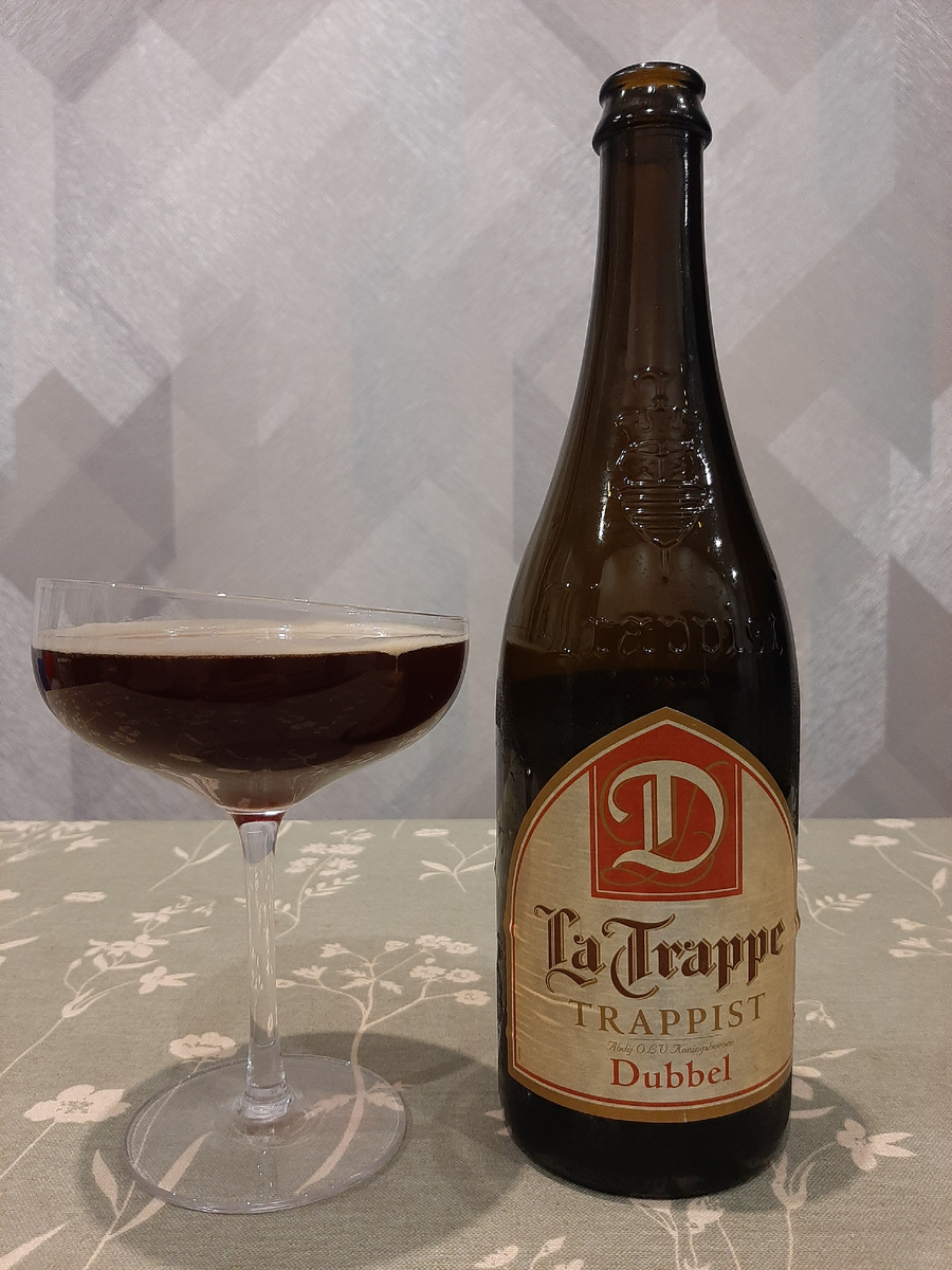 Вот такого он цвета в бокале. Фото автора.