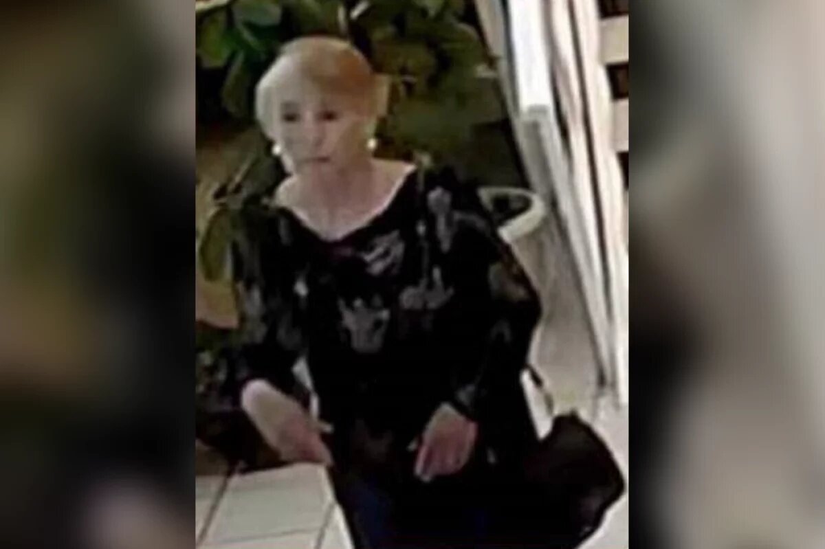    В Хабаровске с июня разыскивают больную пенсионерку в белых тапочках