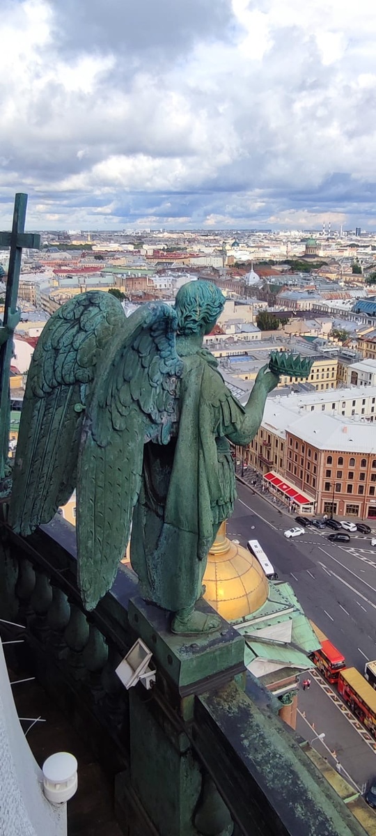 Он будто охраняет город. И меня, и вас, мои дорогие.