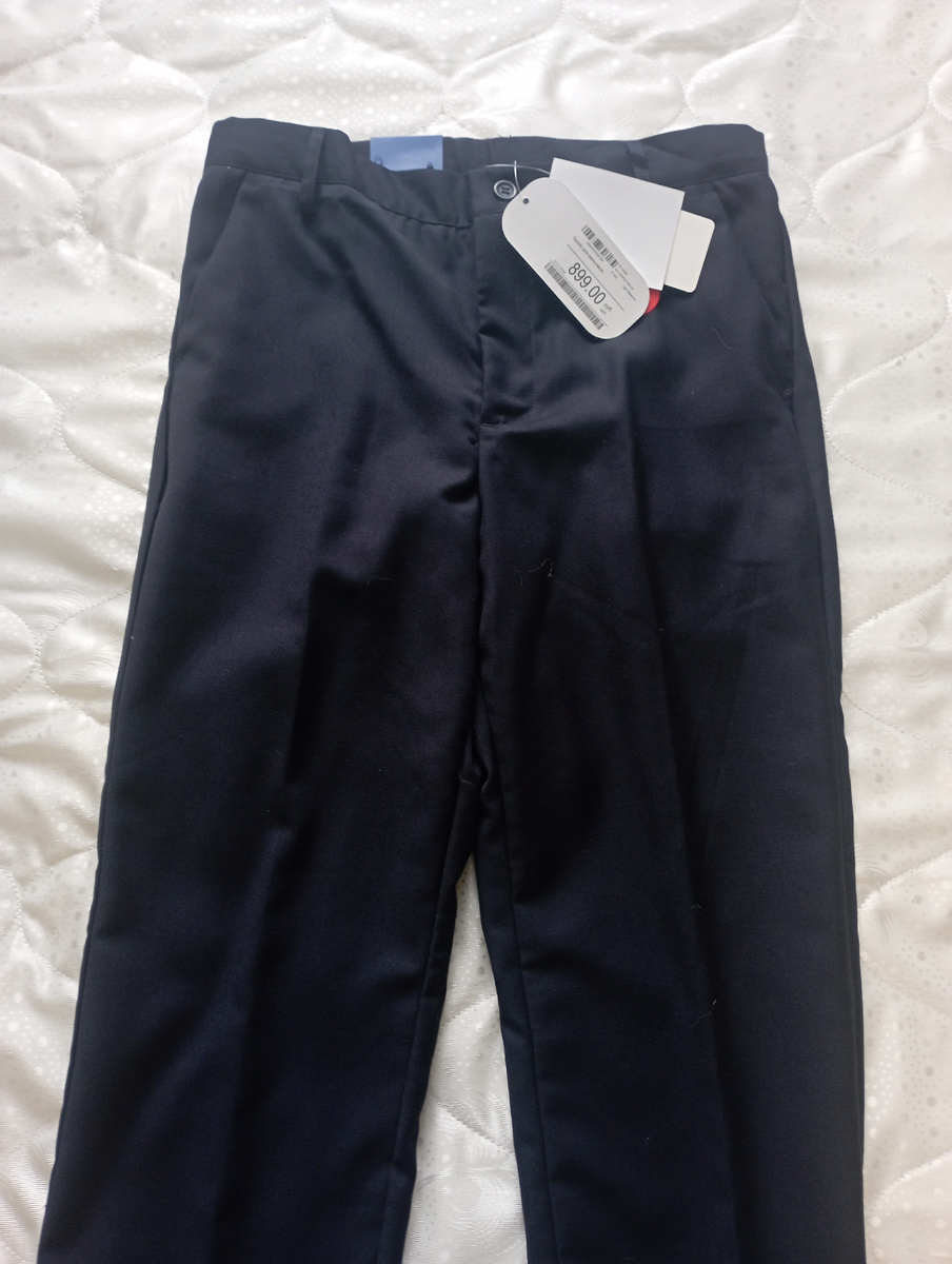 Брюки недорогие берем, это нам до Нового года, потом новые купим