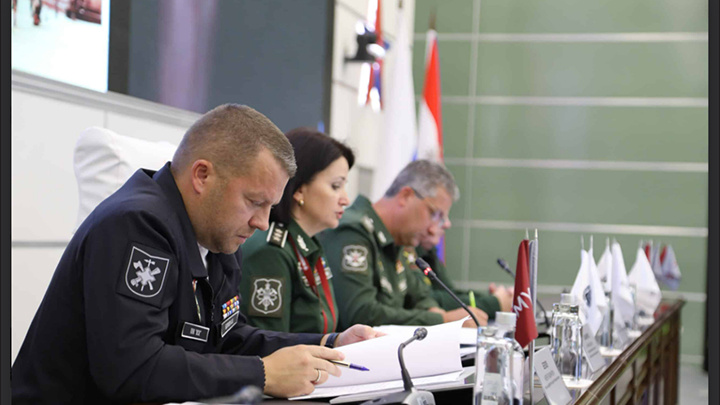 Древо связей миллиардеров в погонах, на котором видно все: Кто и как разворовывал русскую армию