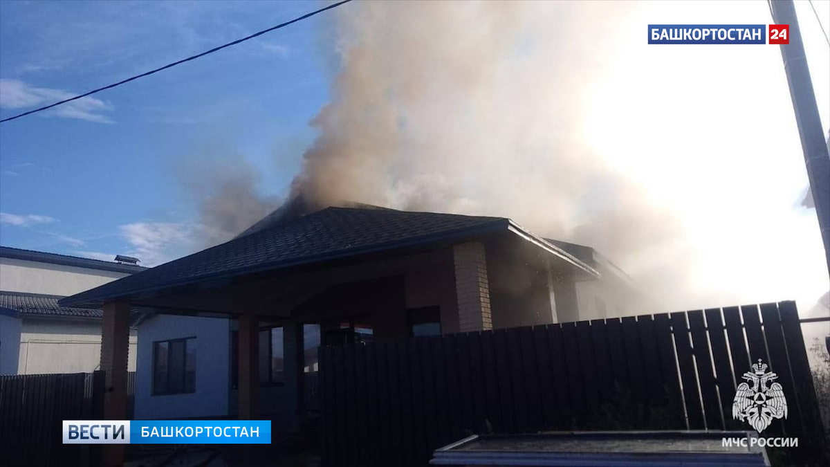    В Уфимском районе загорелась кровля дома в «Нагаевском парке»