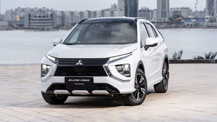 Интерьер Mitsubishi Eclipse Cross. Фото Mitsubishi