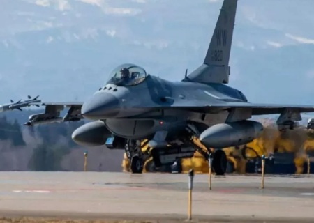    Зеленский подтвердил прибытие 10 самолётов F-16 на Украину. Охота открыта