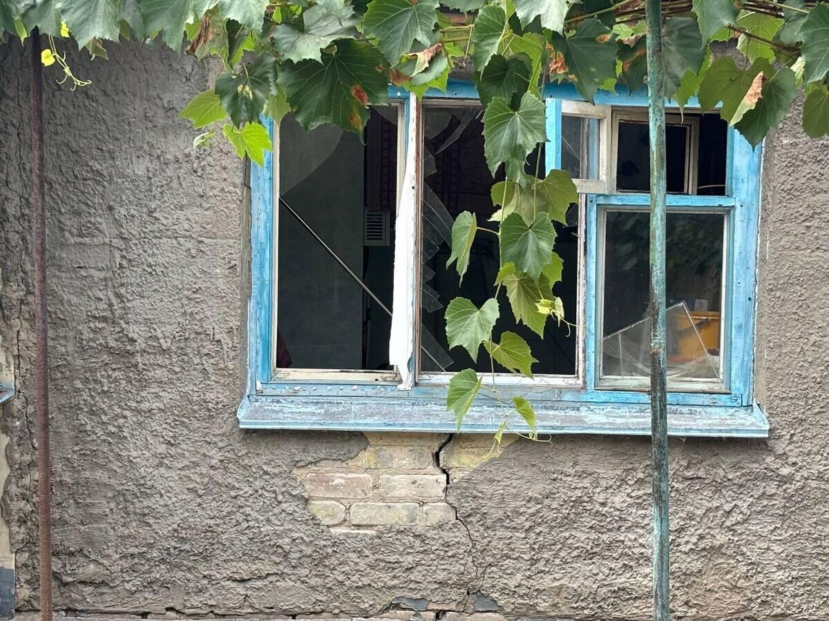    Последствия удара со стороны ВСУ в Луганске© Фото : Администрация города Луганска/Telegram
