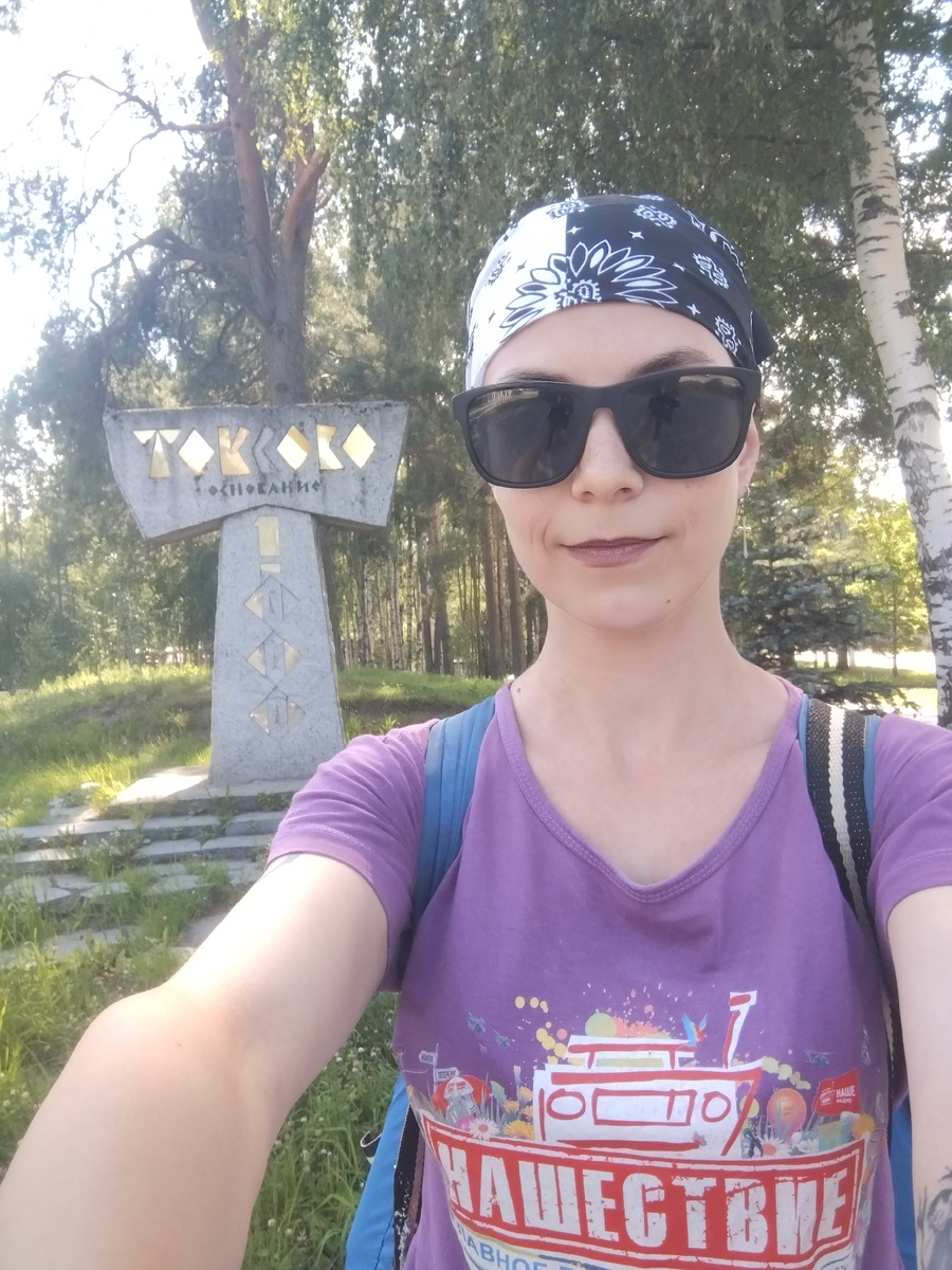 Неспроста обрядилась в футболку "Нашествия". Так сказать, помянем павшие фестивали
