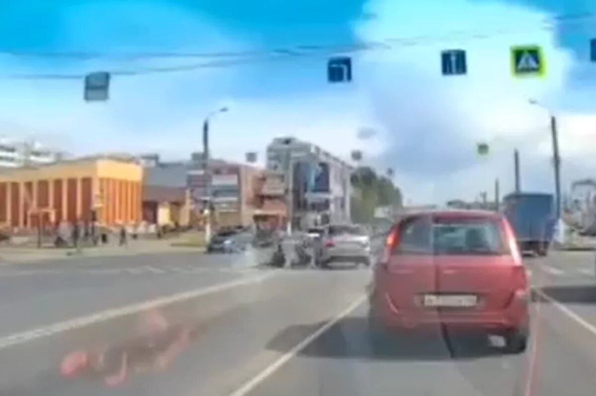    В Твери на ул. Можайского автомобиль на полной скорости сбил двух пешеходов