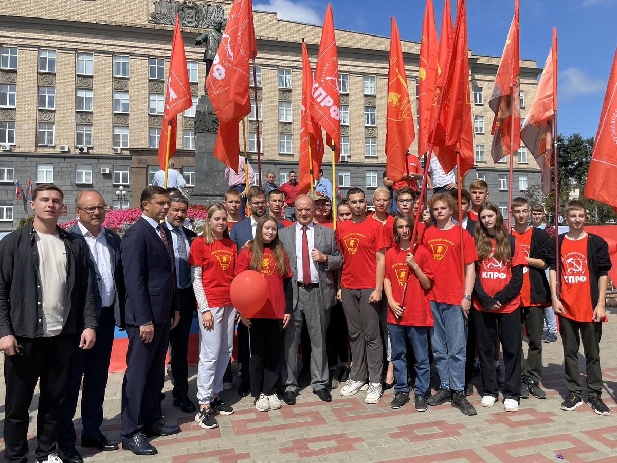 "орловский комсомолец". "орловский комсомолец". "орловский комсомолец". Журналисты орловского комсомольца. Орловские комсомольцы.