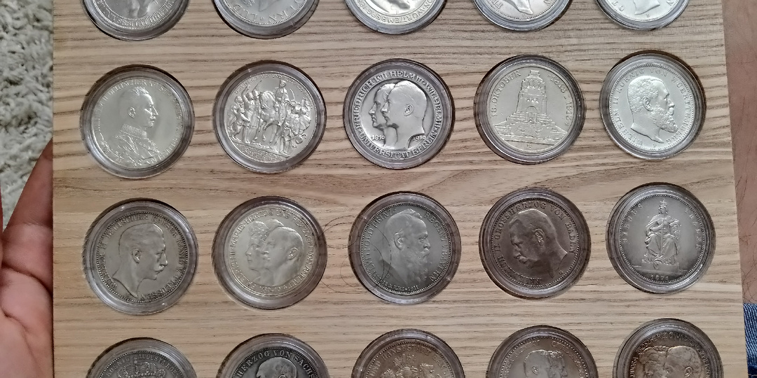 Как я начал собирать монеты.Хранение монет. Моё мнение почему лучше хранить монеты в дереве.