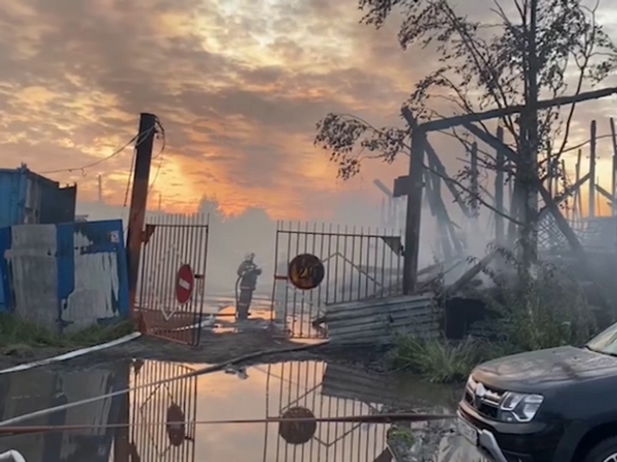    Место пожара на складе в Северодвинске Архангельской области© МЧС России/Telegram