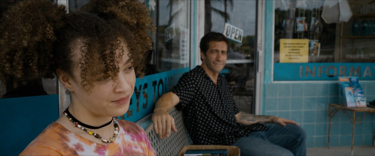 Авторы немножко пытаются в постиронию, озвучивая вестерновые корни сюжета, но получается один постмэлоун. 