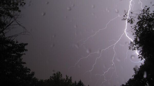    CC BY 2.0 / n8foo / Lightning