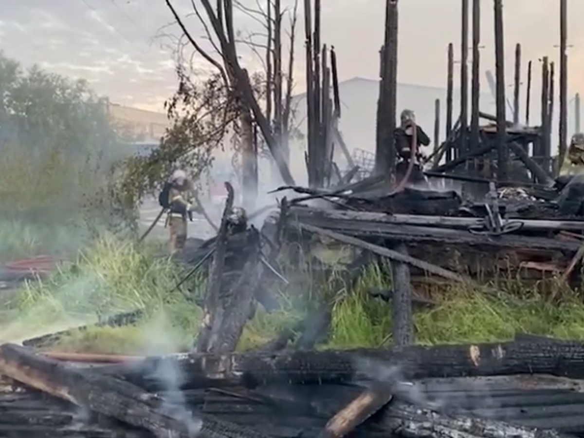    Место пожара на складе в Северодвинске Архангельской области© МЧС России/Telegram