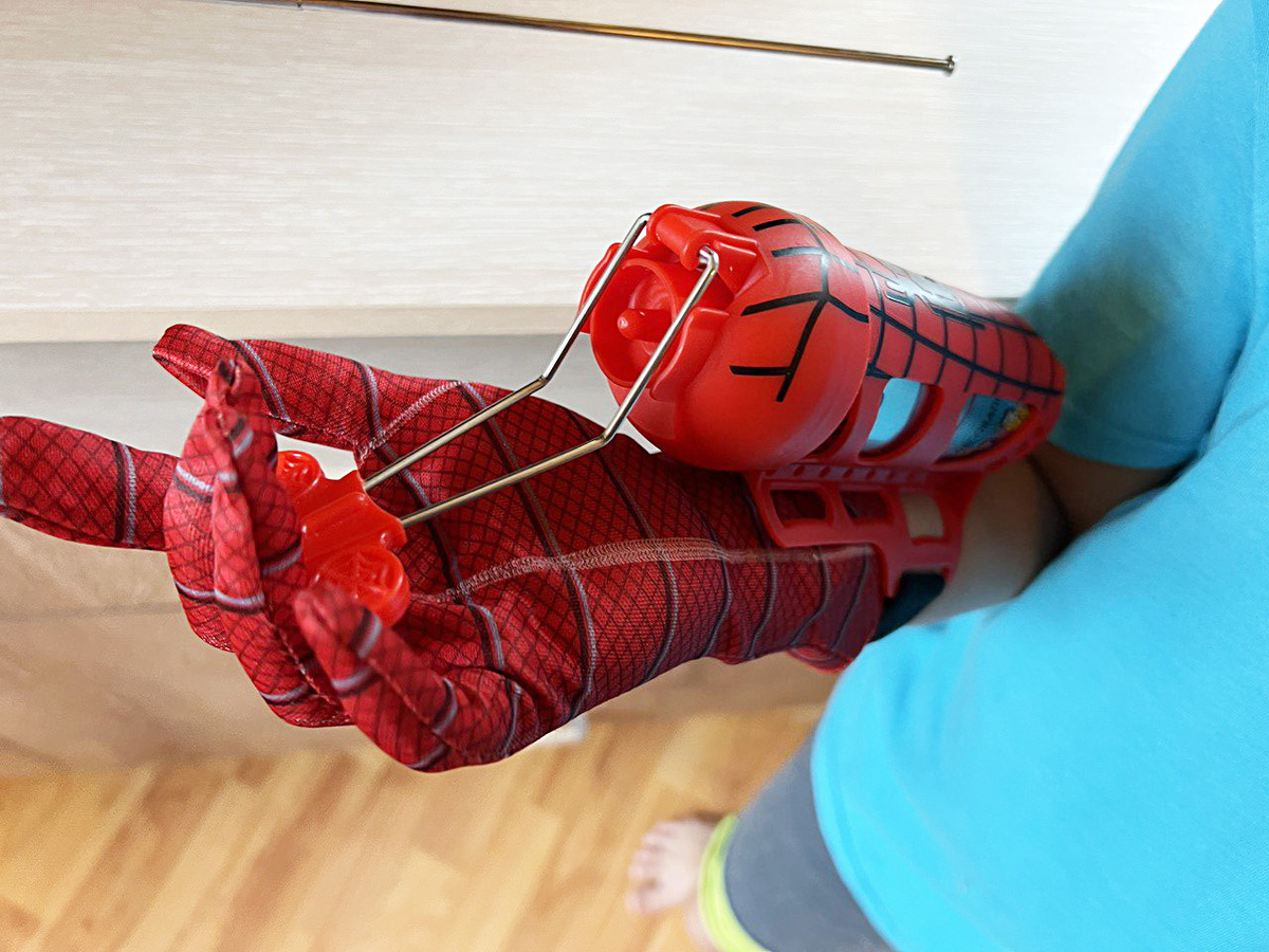 Та самая перчатка, которая пуляется паутиной