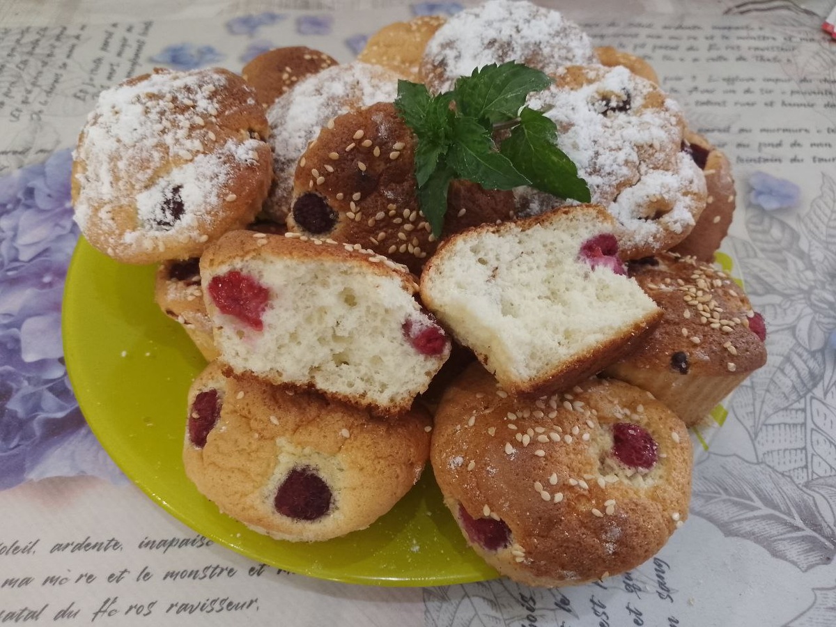 Кексы с корицей и малиной