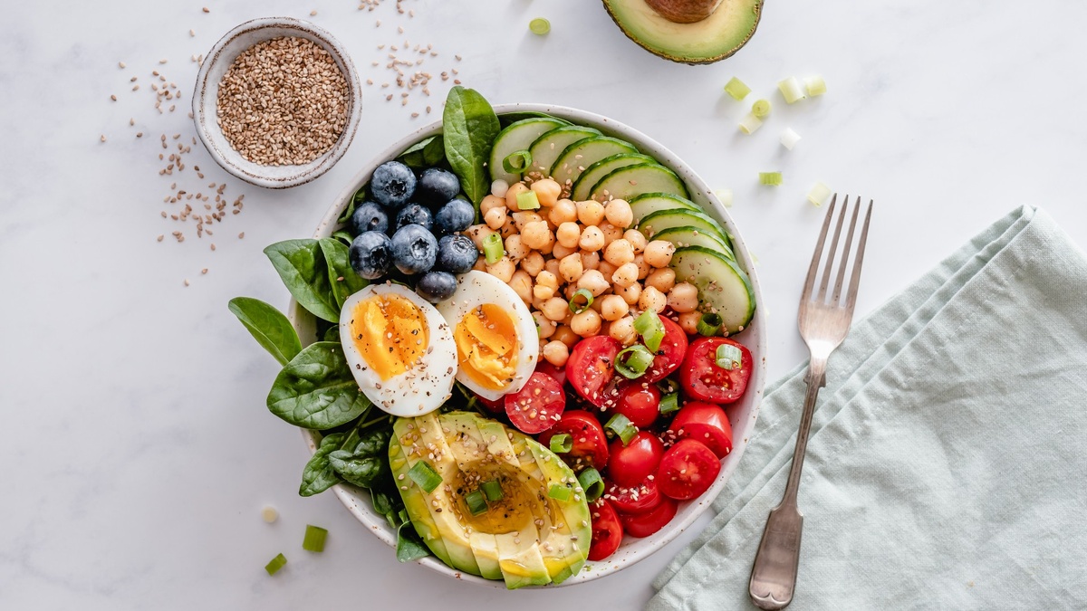     Диета DASH (Dietary Approaches to Stop Hypertension — диетологический подход к лечению гипертонии) разрабатывалась специально для контроля артериального давления. Фото: Live Science