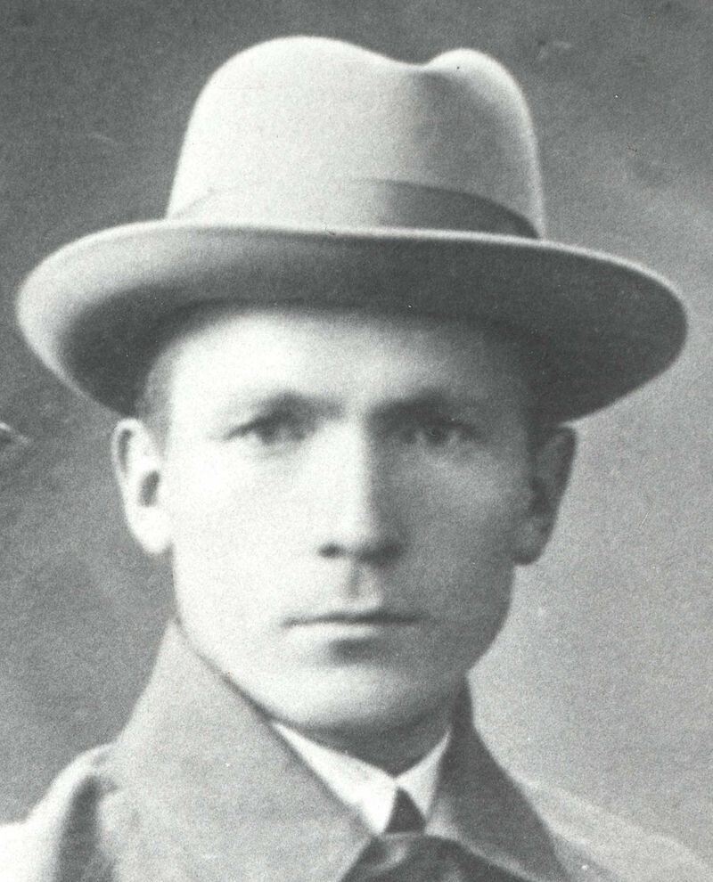 Иван Алексеевич Кошкин (1895 — 1980), позднее сменил фамилию на Курганова.