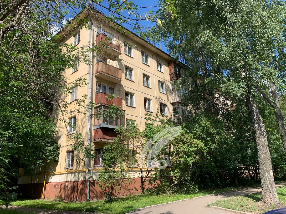 Плющева д.10 к.1 (вид с улицы Плющева)