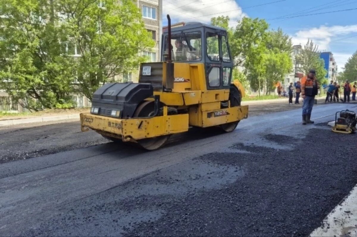    В столице Камчатки в мкрн «Мишенный» подрядчик приступил к укладке асфальта