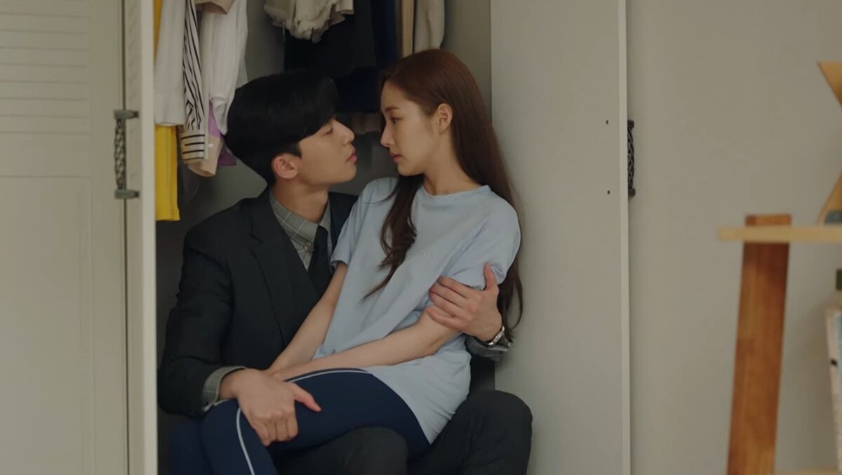 А если я буду еще пристальнее смотреть в твои глаза, у нас появятся дети?