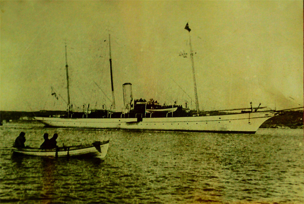 Яхта Колхида - Донская "Аврора". 25 октября 1917 года радиостанция «Колхиды» приняла радиограмму крейсера «Аврора» с обращением В. И. Ленина «к гражданам России», в которой сообщалось о свержении Временного правительства