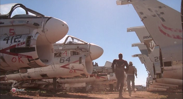 кадр из фильма Харли Дэвидсон и Ковбой Мальборо