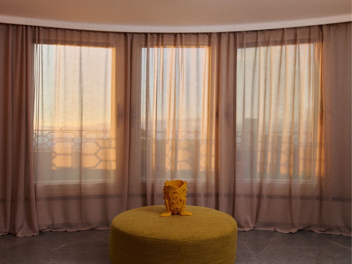  Иногда для обновления интерьера нужно что-то убрать из комнаты. Фото: Интерьерный салон №1