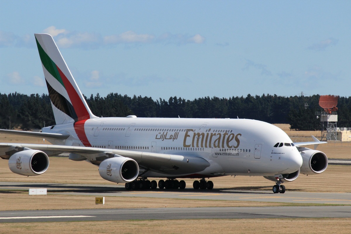 У компании Emirates в парке 120 лайнеров Airbus 380. В прошлом году их решили переоборудовать. Обновляют салоны: меняют кресла и дизайн. Фото: Will Waters / Unsplash