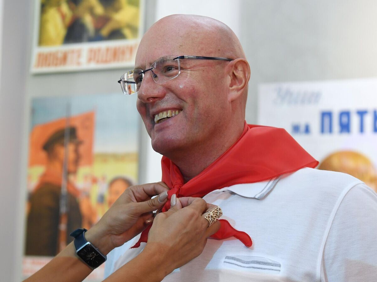    Заместитель председателя правительства РФ Дмитрий Чернышенко в холле дворца Суук-Су в международном детском центре "Артек" в Крыму© РИА Новости / Константин Михальчевский