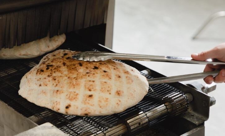 Традиционный сербский хлеб - сомун