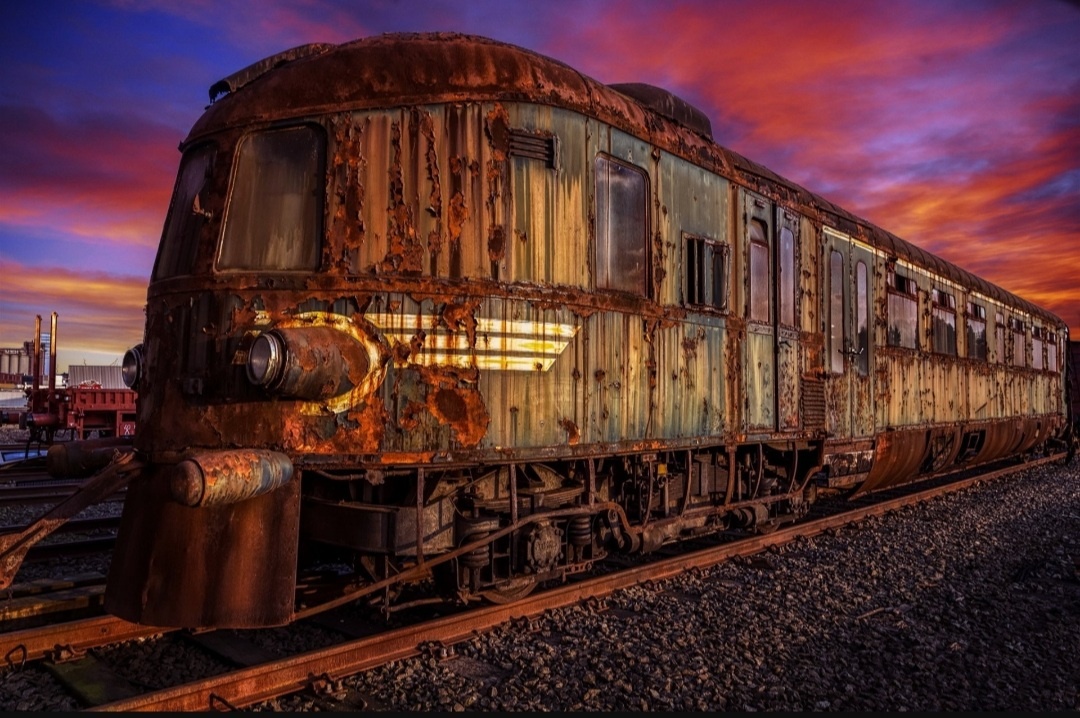 Как весело забирались на поезд! Ираида была загорелая и весёлая! Улыбки не сходили с наших лиц. Все потому, что мы ехали с моря назад в Москву.