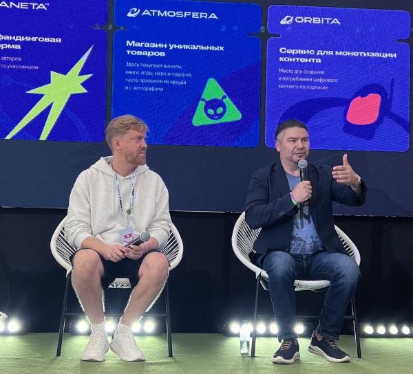 Пре­зен­та­ция реб­рен­дин­га Planeta.ru. На фо­то сле­ва нап­ра­во: про­дюсер "Пик­ник.Афи­ши" Вла­димир Фро­лов, ос­но­ватель крауд­фан­дин­го­вой плат­фор­мы Planeta.ru Фе­дор Му­рач­ков­ский