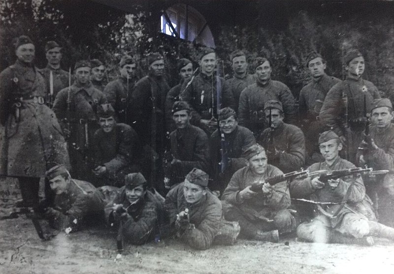 Разведрота из состава 7 дивизии народного ополчения (фото с сайта wikipedia.org)