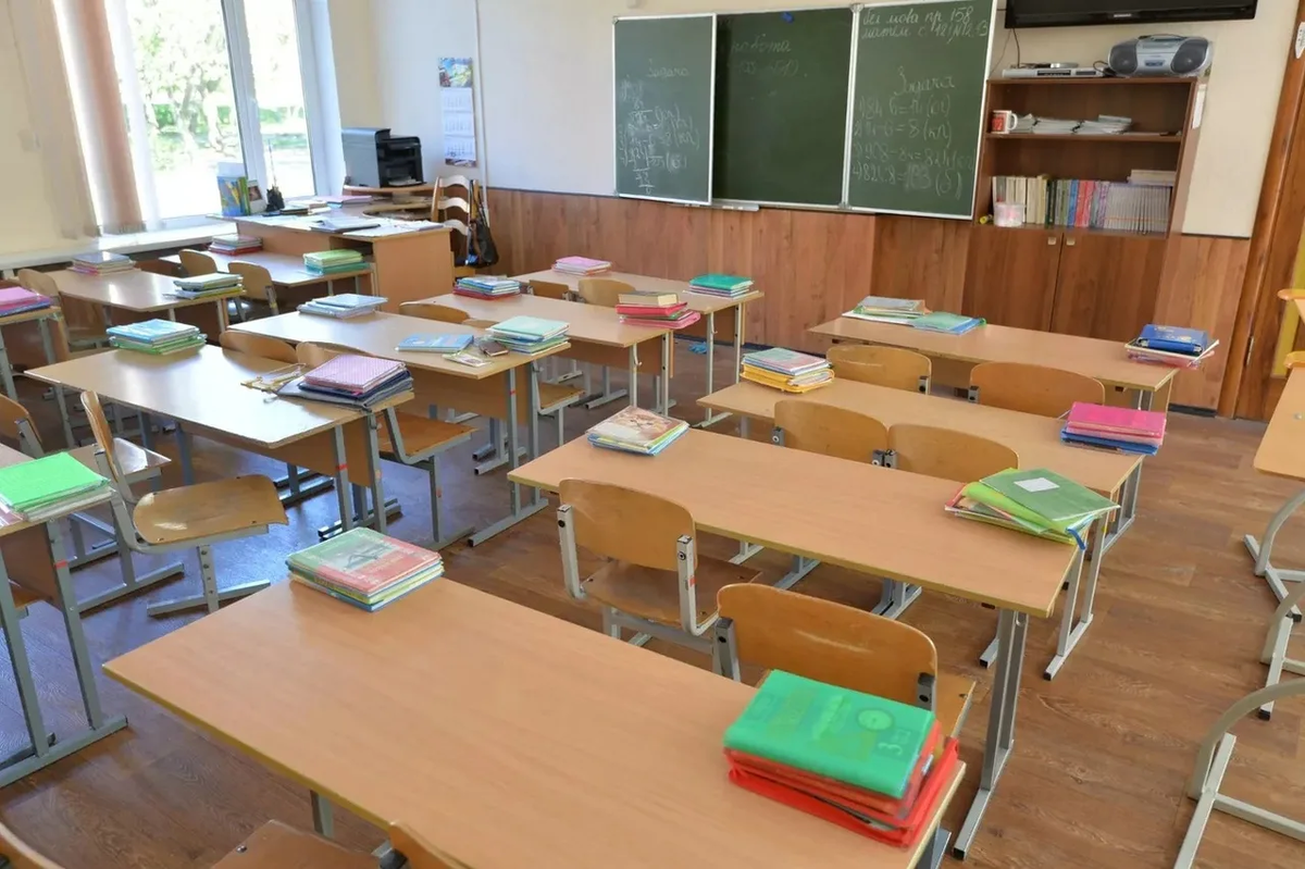 Омск на грани образовательного коллапса: почему в школе исчезают классы