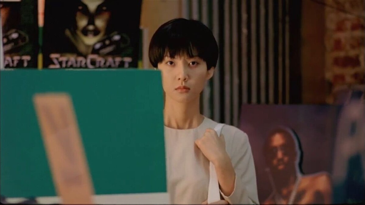 Очень необычный саундтрек для корейского кино - классика в лице Баха и Шостаковича, а так же Placebo, Enya и Nick Cave. При этом нет ощущения, будто смотришь клип.