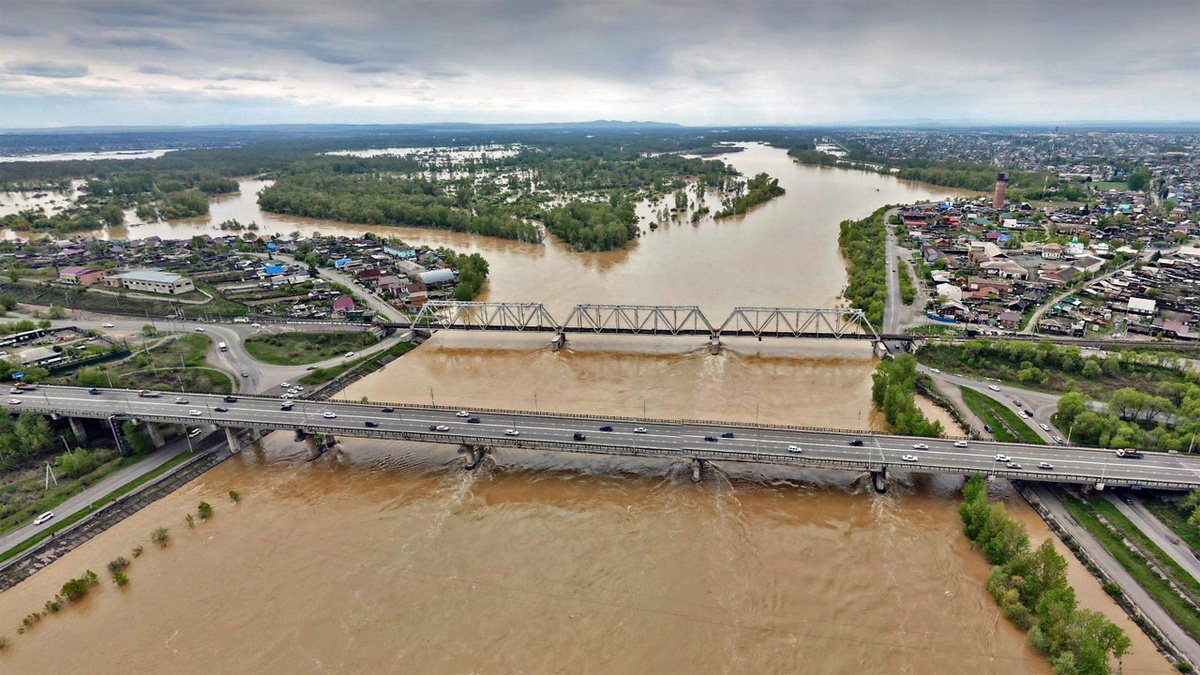 Сидел на дамбе слева и созерцал реку