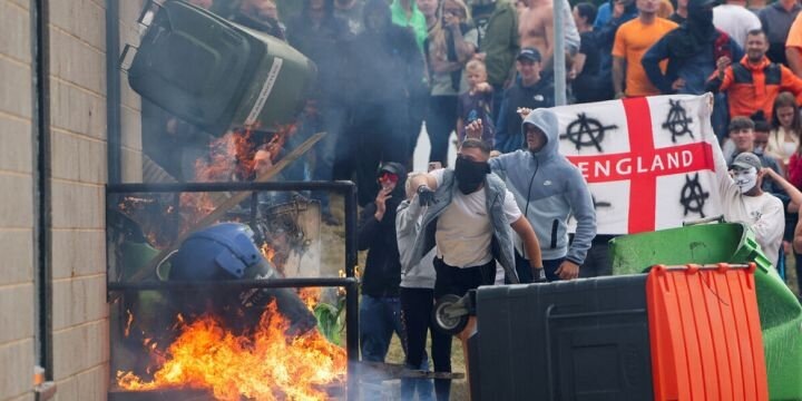 Массовые беспорядки в Британии, начало августа 2024 года. Источник: thesun.ie.