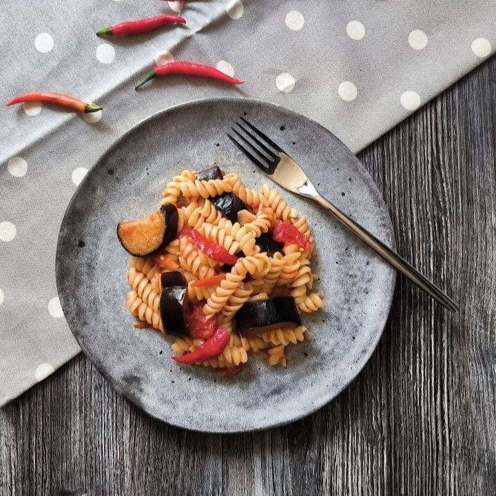 ФУЗИЛЛИ АРАБЬЯТА С БАКЛАЖАНАМИ