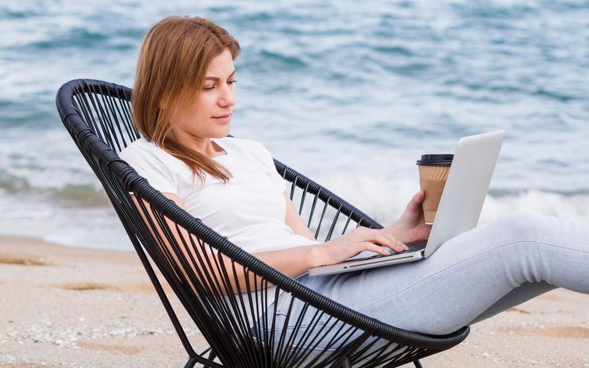    22% липчан вынуждены работать во время отпуска Freepik