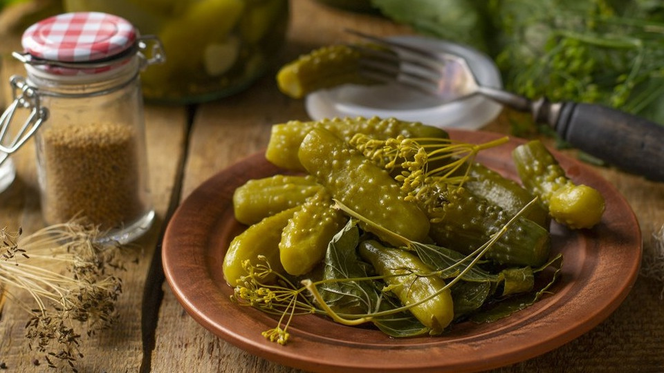 Интересный рецепт для тех, кто хочет разнообразия во вкусе. Мне они очень нравятся — банка улетает чуть ли не мгновенно!