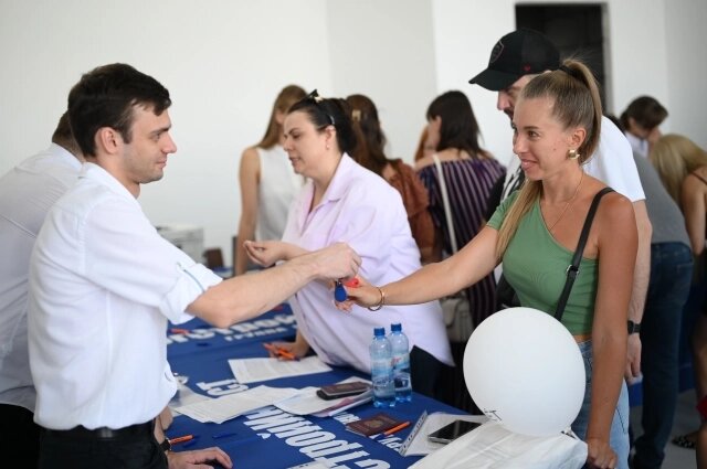    первые новосёлы уже получили завеиные ключи от новеньких квартир. Фото: ГК «ЮгСтройИнвест»