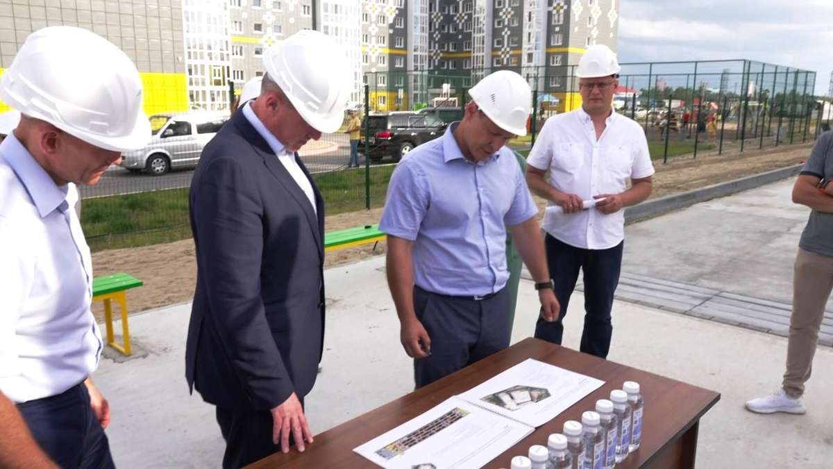    Руслан Кухарук посетил строящуюся школу в Федоровском