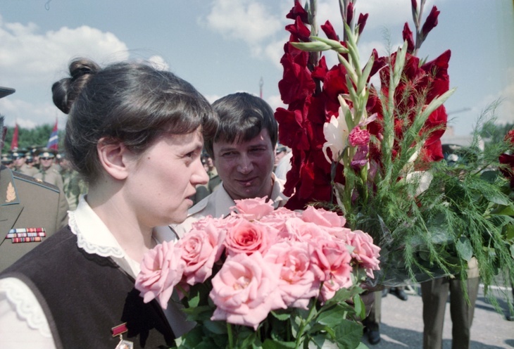 Светлана Савицкая и ее муж Виктор Хатковский во время встречи после успешного завершения полета, 1984 год