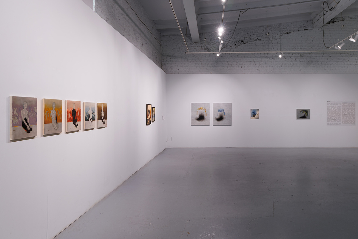    Экспозиция выставки «Большие крылья нависали надо мной»