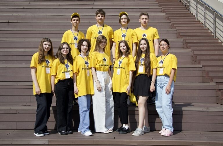    Школьники из «Роснефть-классов» региона приняли участие в работе Летней школы МГУ Марина Шарт