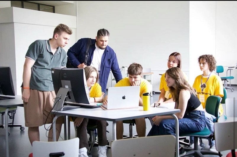  📷    Школьники из «Роснефть-классов» региона приняли участие в работе Летней школы МГУ Марина Шарт