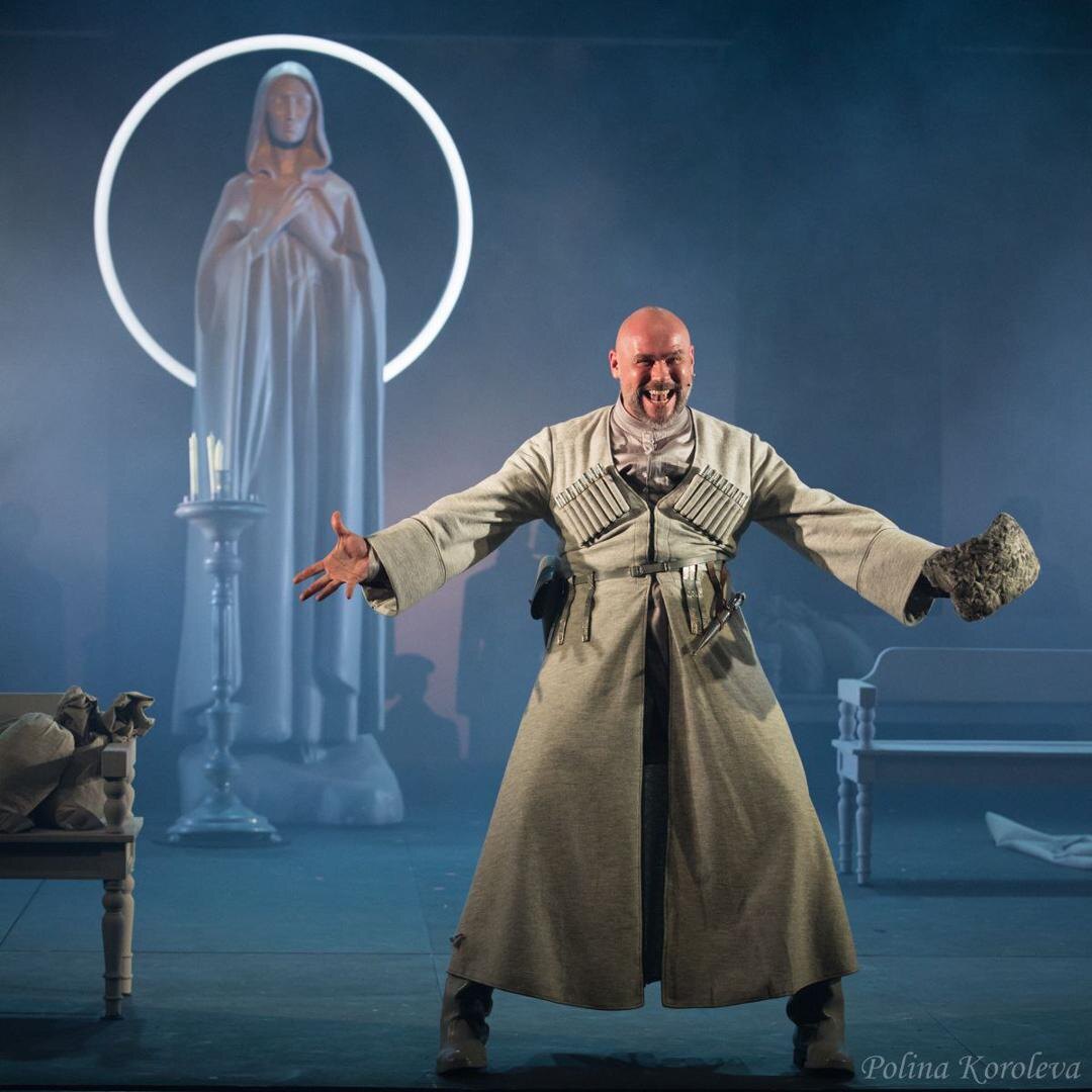 Максим Аверин в спектакле «Бег» театра Ленком