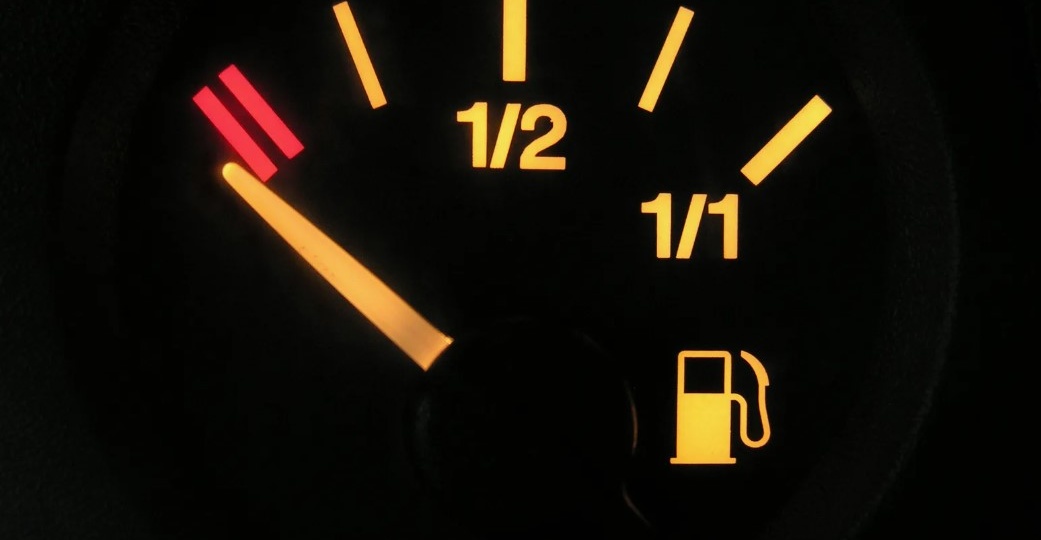 Стрелка топлива на нуле: Сколько ещё километров можно проехать на "пустом баке" ? Провёл замеры и сильно удивился результатам